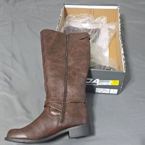SODA Brown Leather Knee-High Boots. Size 7.5. New, Never Worn
